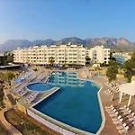 Hotel Jasmine Court Beachfront Location !