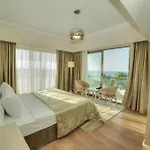 Hotel Jasmine Court Beachfront Location !