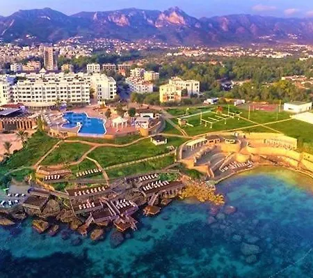 Jasmine Court Beachfront Location !