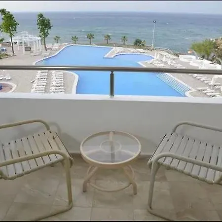 Jasmine Court Beachfront Location ! Hotel