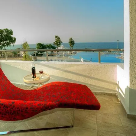 Jasmine Court Beachfront Location ! 호텔 4*