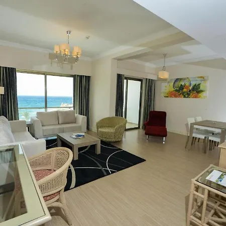 Jasmine Court Beachfront Location ! 호텔