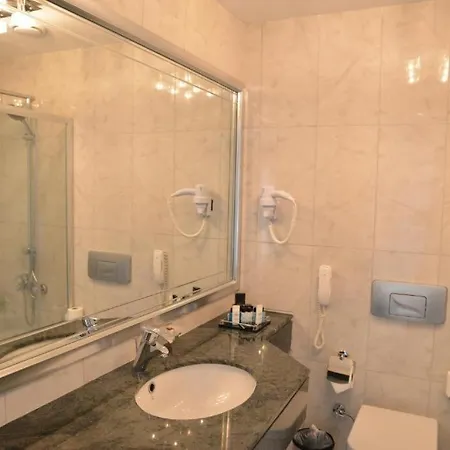 호텔 Jasmine Court Beachfront Location ! 4*