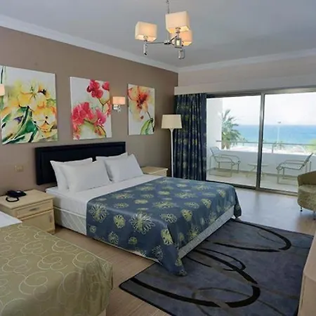 Jasmine Court Beachfront Location ! 4*