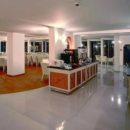 Jasmine Court Beachfront Location !