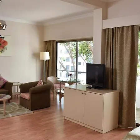 Jasmine Court Beachfront Location ! 4*