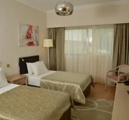 Jasmine Court Beachfront Location !