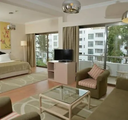 Jasmine Court Beachfront Location ! 키레니아