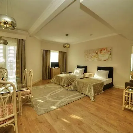 호텔 Jasmine Court Beachfront Location ! 4*