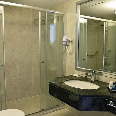 Jasmine Court Beachfront Location ! 4*
