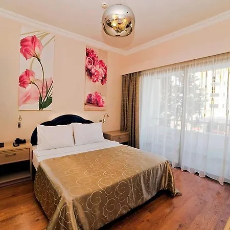 Jasmine Court Beachfront Location !