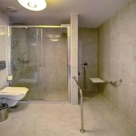 Jasmine Court Beachfront Location !