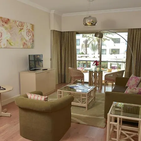 호텔 Jasmine Court Beachfront Location ! 4*