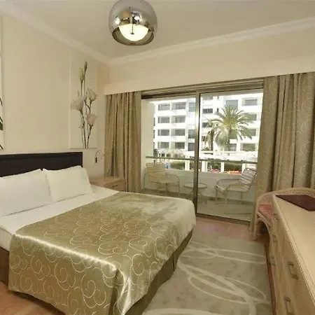 Jasmine Court Beachfront Location ! 호텔