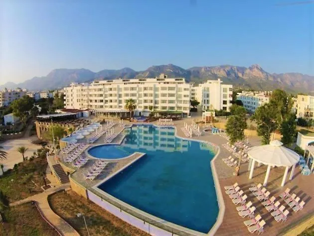 Hotel Jasmine Court Beachfront Location !