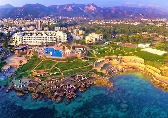 Jasmine Court Beachfront Location !