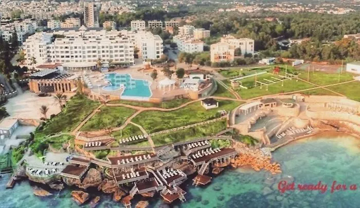 Jasmine Court Beachfront Location !