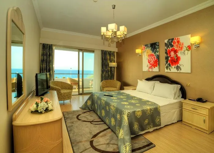 Jasmine Court Beachfront Location ! 4* キレニア