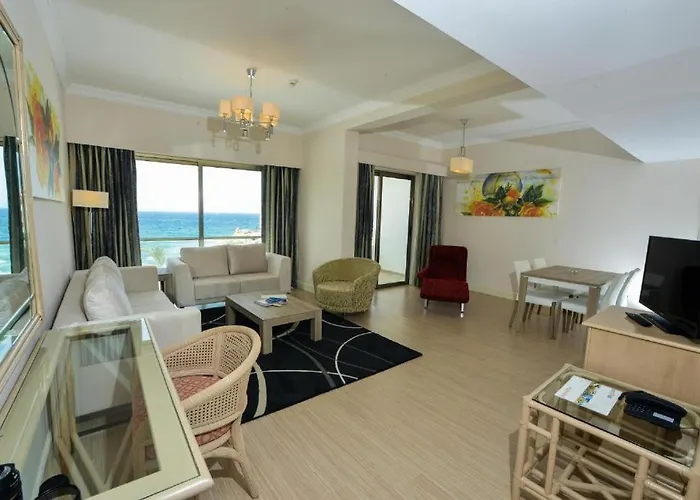 Jasmine Court Beachfront Location ! ホテル