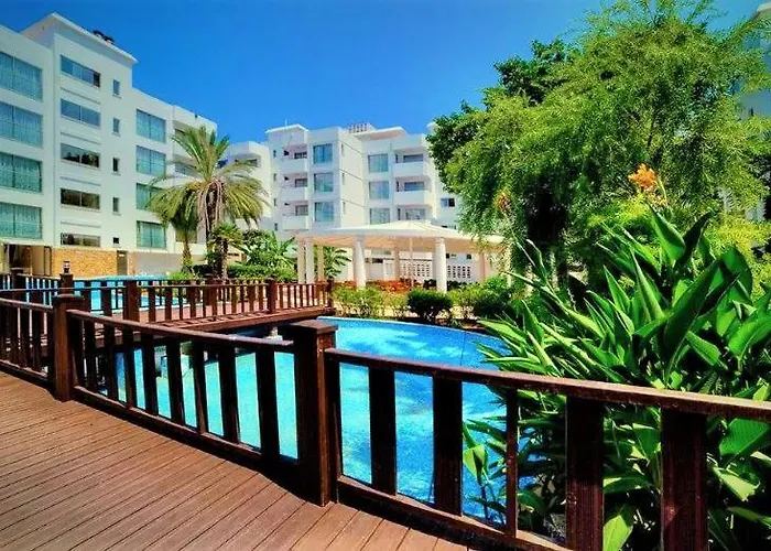 Jasmine Court Beachfront Location ! ホテル 4*
