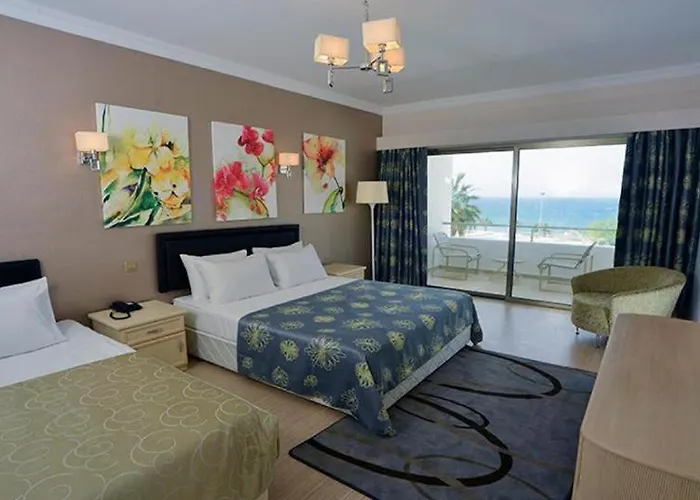 Jasmine Court Beachfront Location ! 4*
