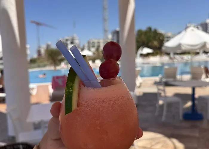 Jasmine Court Beachfront Location ! 4*