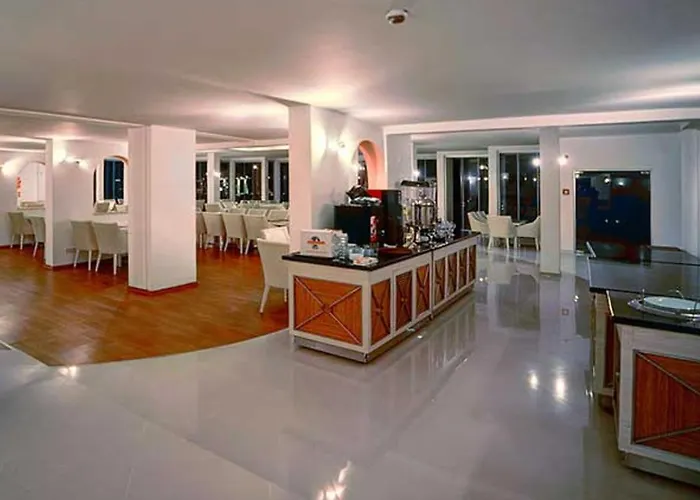 Jasmine Court Beachfront Location !