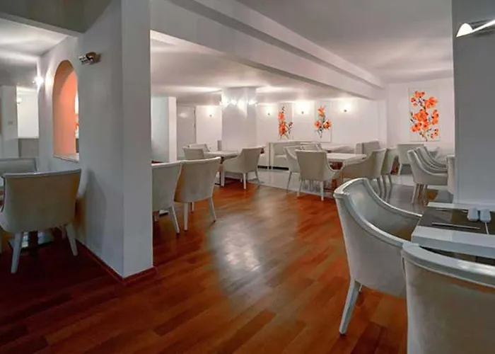 ホテル Jasmine Court Beachfront Location !