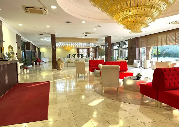 ホテル Jasmine Court Beachfront Location ! キレニア