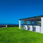 Jasmine Court Beachfront Location ! Otel