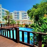 Jasmine Court Beachfront Location ! Otel 4*