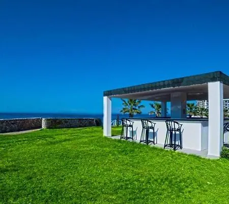 Jasmine Court Beachfront Location ! Hotel