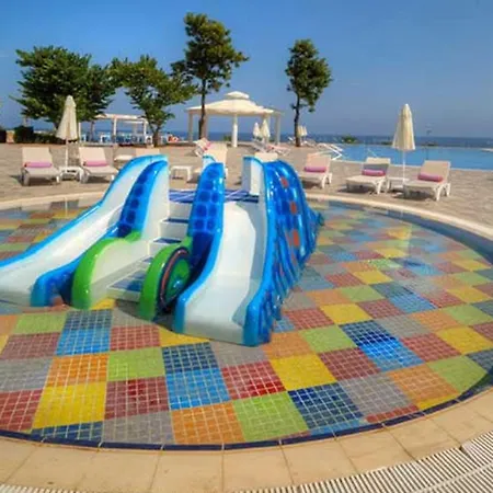 Otel Jasmine Court Beachfront Location !