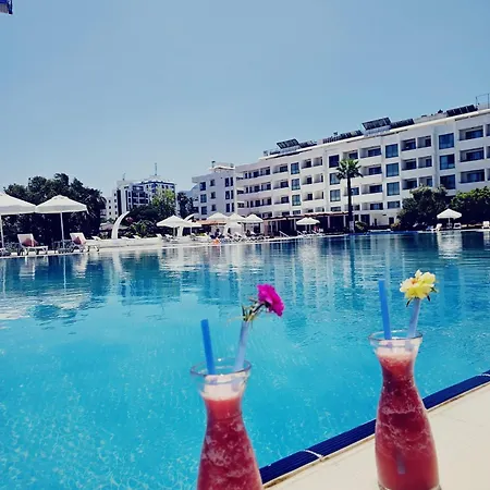 Jasmine Court Beachfront Location ! Girne